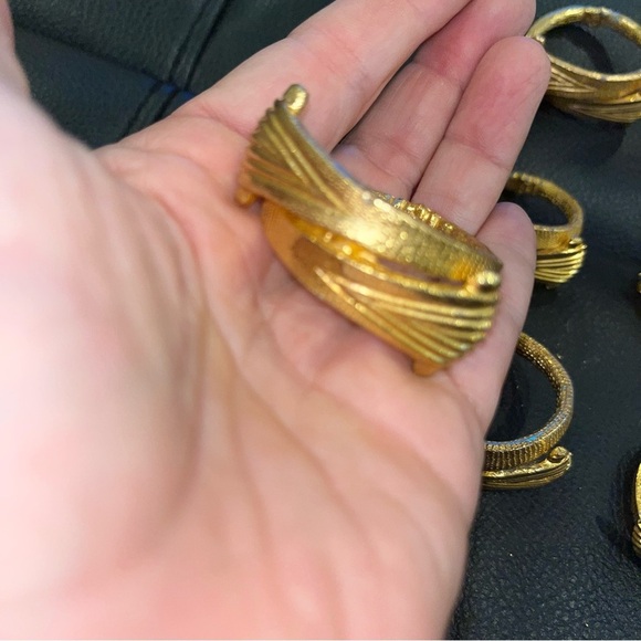 Vintage Gold Tone Napkin Rings Set of 10 – Textured Criss Cross Design - Picture 3 of 4